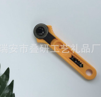 厂家直销拼布工具切割圆刀伸缩式裁布拼布轮刀 28mm 滚轮刀图3