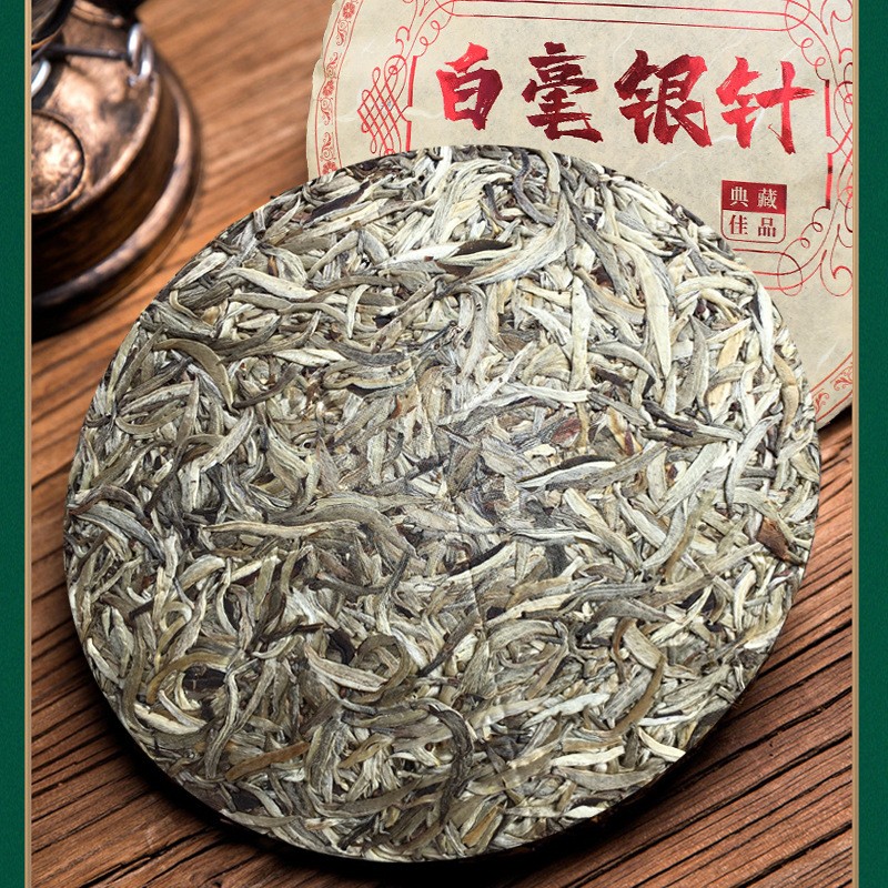 2021年白毫银针白茶饼300g自然日晒花香全芽银针白茶茶叶散装批发图2